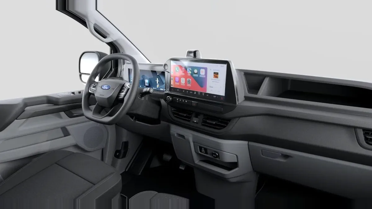 Ford TRANSIT CUSTOM Van BEV 83kWh 100kW 320 L1 Trend en renting en Madrid — Delantera