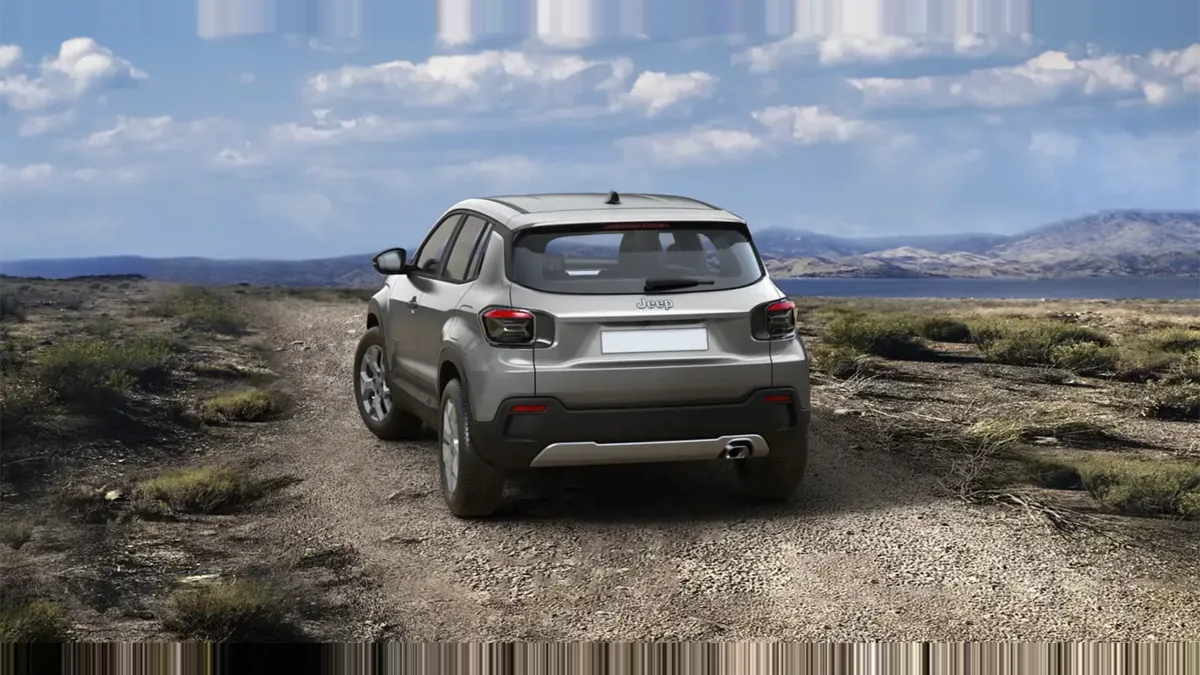 Jeep AVENGER E-HYBRID ALTITUDE en renting en Madrid — Delantera
