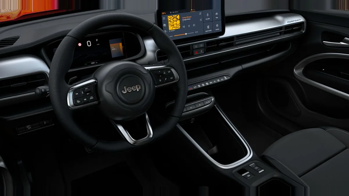 Jeep AVENGER E-HYBRID ALTITUDE en renting en Madrid — vista 6