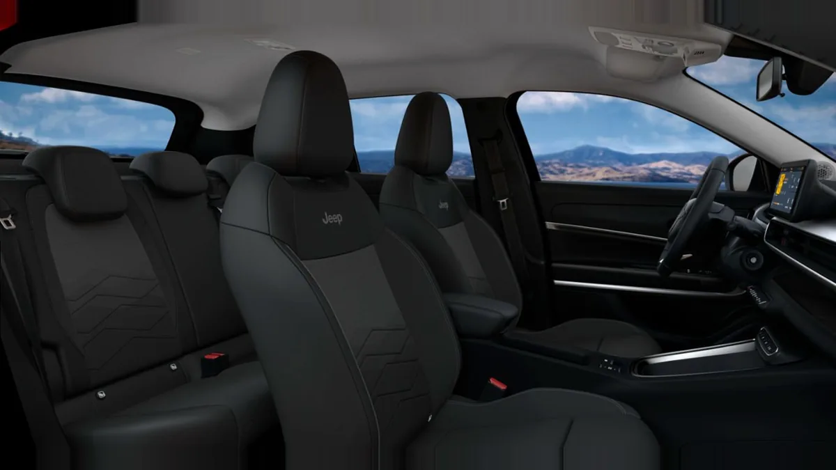 Jeep AVENGER E-HYBRID ALTITUDE en renting en Madrid — vista 7