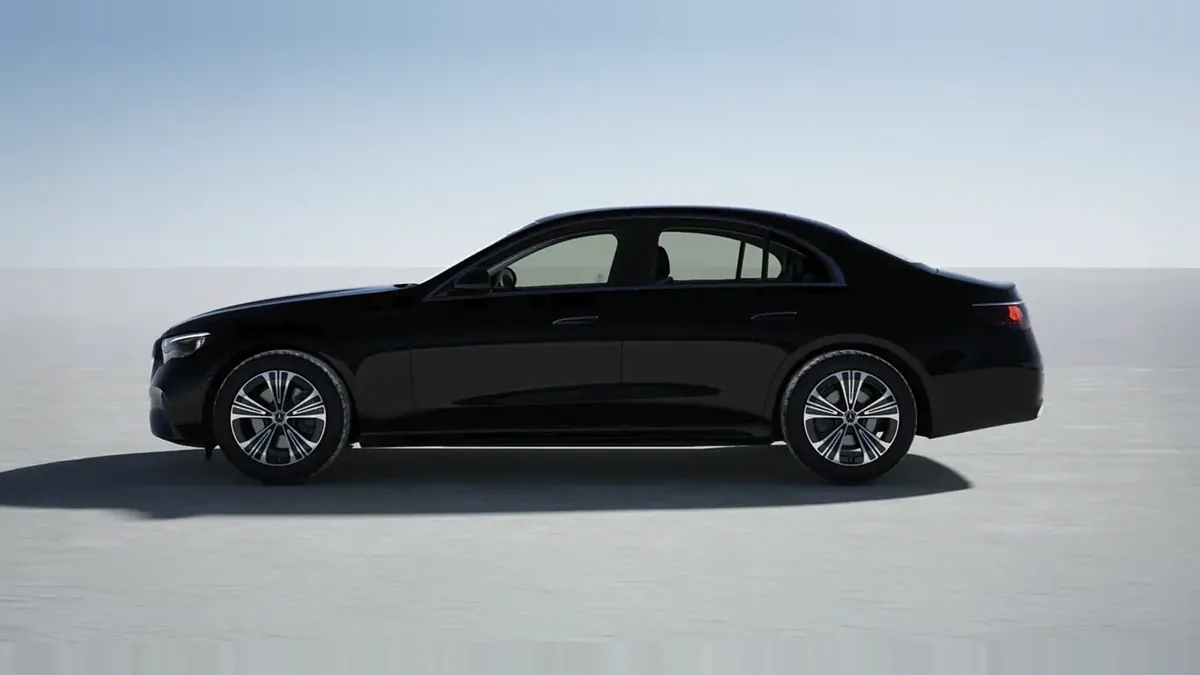 Mercedes-Benz Clase E 200 en renting en Madrid — Lateral