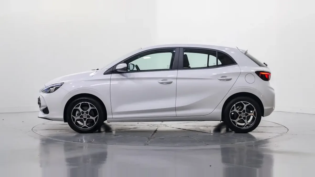 MG 3 1.5 Comfort en renting en Madrid — Lateral
