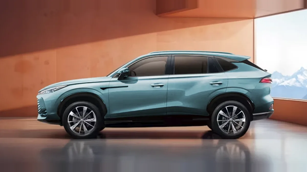 MG HS 1.5 Hybrid Comfort en renting en Madrid — Lateral