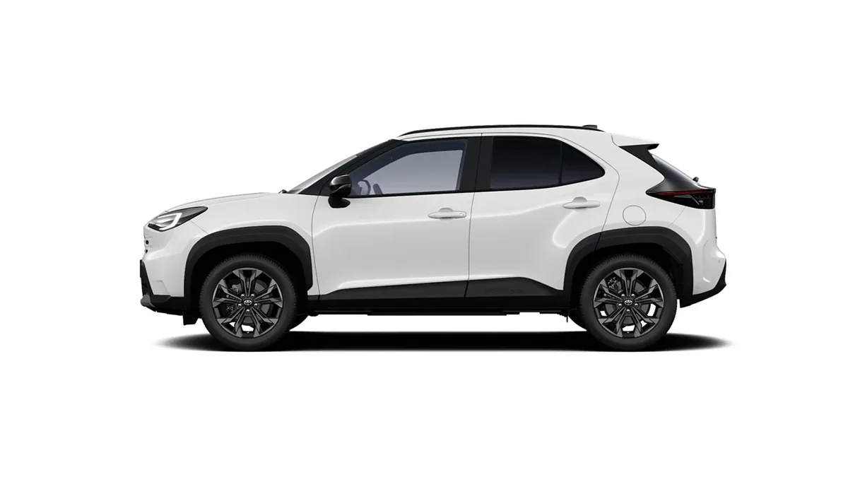 Toyota Yaris Cross 130H e-CVT 5P Active en renting en Madrid — Delantera
