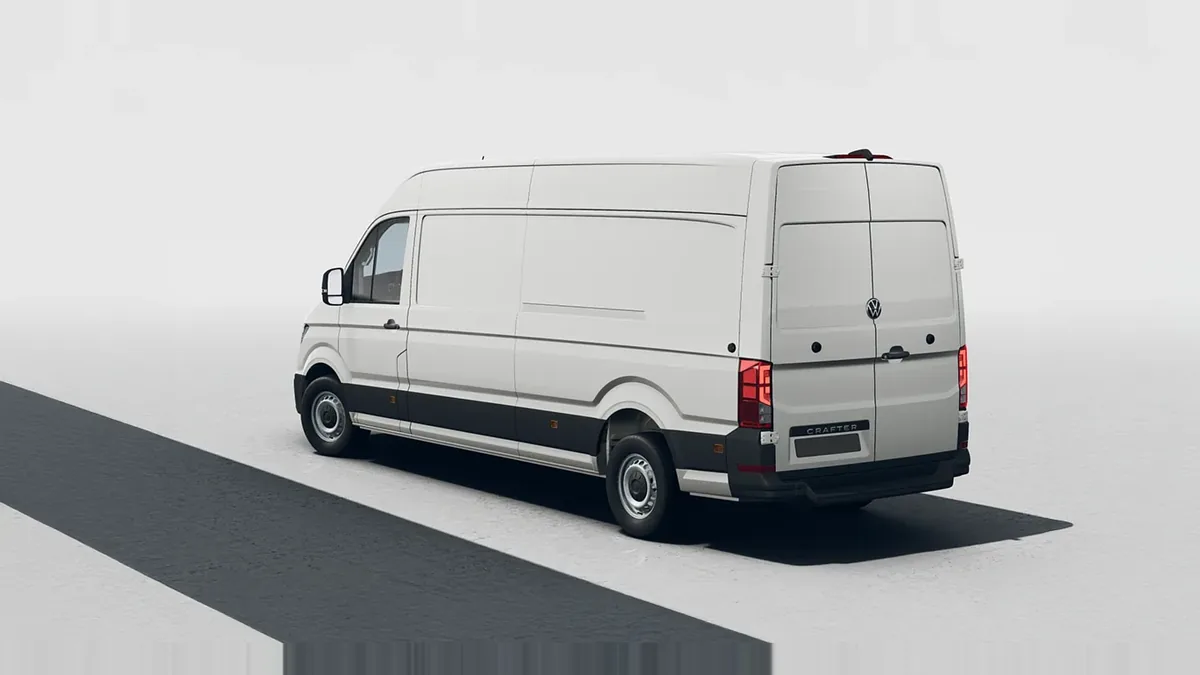 Volkswagen Crafter 35 Furgón BL TA L4H3 2.0 TDI 103kW (140CV) - ISOTERMO en renting en Madrid — Delantera